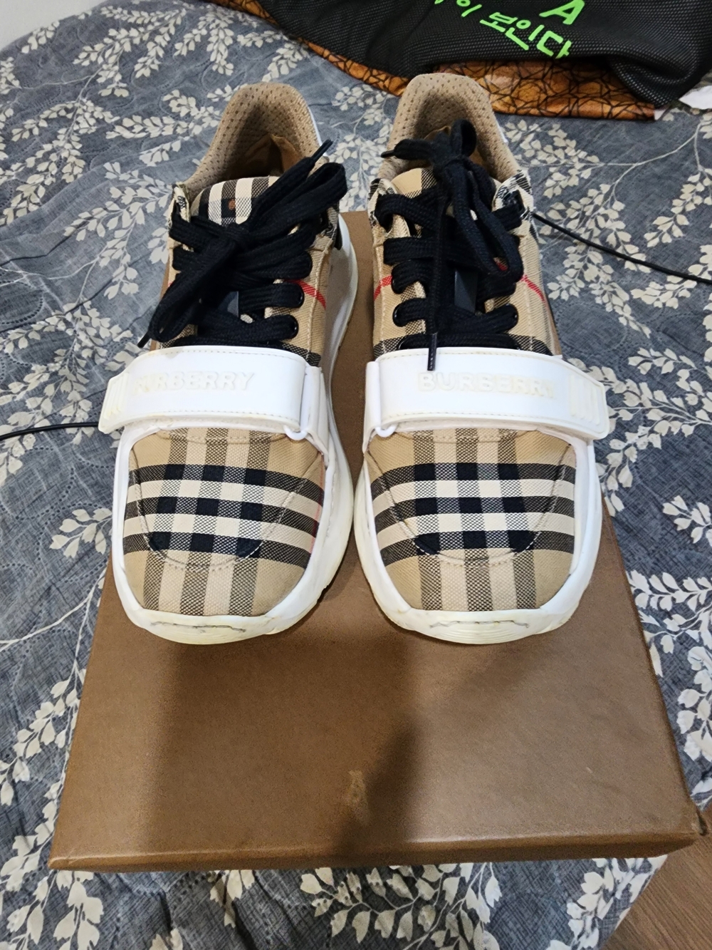 Burberry Beige Check Low-Top Women Sneakers with White Sole - Picture 2 of 10